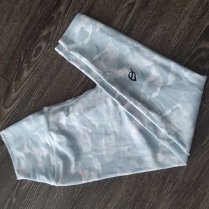 NWT P'tula Desa'ree Leggings L